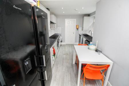 5 bedroom Semi-detached house for sale in Lois Avenue, Lenton, Nottingham, NG7