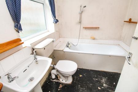 2 bedroom Terraced House for sale in Windermere Road, Nottingham, NG7