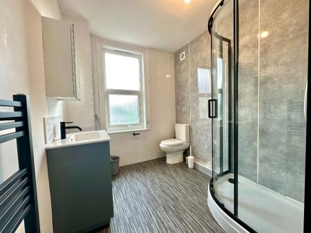 4 bedroom Terraced House to let in (26/27) Glentworth Road, Nottingham, NG7