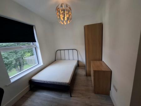 5 bedroom Detached house to let in Beeston Road, Dunkirk, Nottingham, NG7