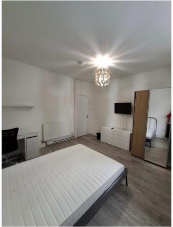 5 bedroom Detached house to let in Beeston Road, Dunkirk, Nottingham, NG7
