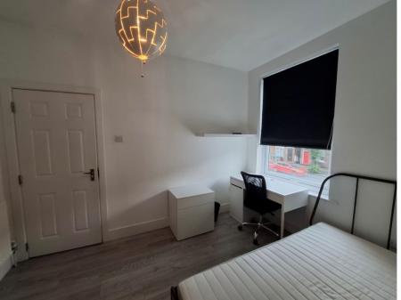 5 bedroom Detached house to let in Beeston Road, Dunkirk, Nottingham, NG7