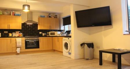 5 bedroom Detached house to let in Beeston Road, Dunkirk, Nottingham, NG7