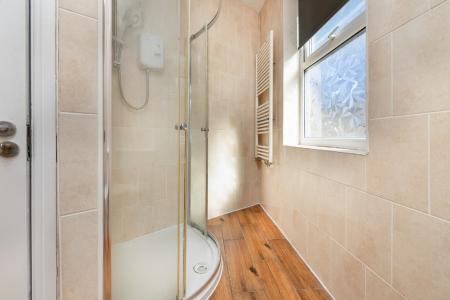 6 bedroom Town house to let in Radford Road, Radford, Nottingham, NG7