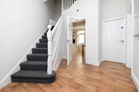 6 bedroom Town house to let in Radford Road, Radford, Nottingham, NG7