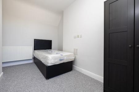 6 bedroom Town house to let in Radford Road, Radford, Nottingham, NG7