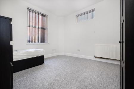 6 bedroom Town house to let in Radford Road, Radford, Nottingham, NG7