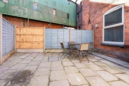 6 bedroom Town house to let in Radford Road, Radford, Nottingham, NG7