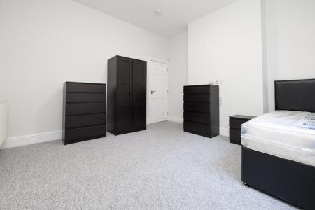 6 bedroom Town house to let in Radford Road, Radford, Nottingham, NG7