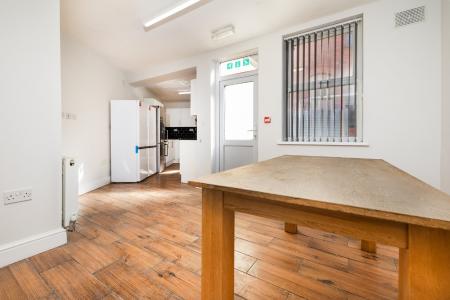 6 bedroom Town house to let in Radford Road, Radford, Nottingham, NG7