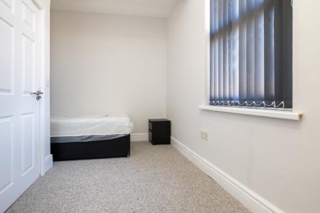 6 bedroom Town house to let in Radford Road, Radford, Nottingham, NG7