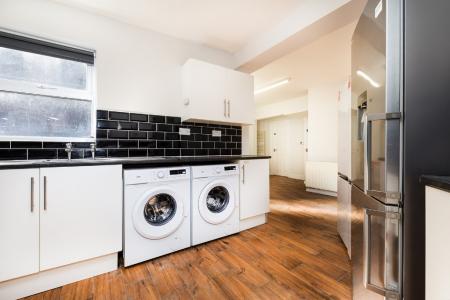 6 bedroom Town house to let in Radford Road, Radford, Nottingham, NG7