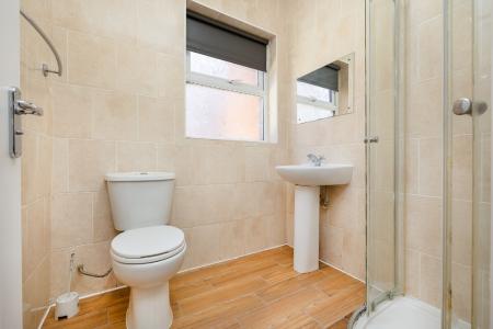6 bedroom Town house to let in Radford Road, Radford, Nottingham, NG7