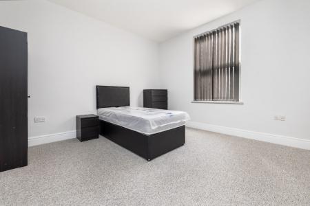 6 bedroom Town house to let in Radford Road, Radford, Nottingham, NG7