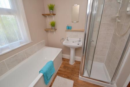 7 bedroom Detached house to let in Henry Road, West Bridgford, NG2