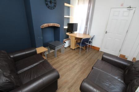 4 bedroom Semi-detached house for sale in Dunkirk Road, Dunkirk, Nottingham, NG7