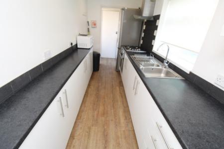 4 bedroom Semi-detached house for sale in Dunkirk Road, Dunkirk, Nottingham, NG7