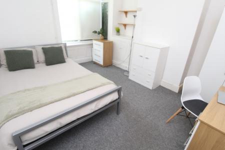 4 bedroom Semi-detached house for sale in Dunkirk Road, Dunkirk, Nottingham, NG7