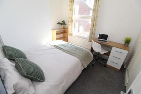 4 bedroom Semi-detached house for sale in Dunkirk Road, Dunkirk, Nottingham, NG7