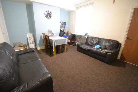 5 bedroom Semi-detached house to let in Beeston Road, Dunkirk, Nottingham, NG7