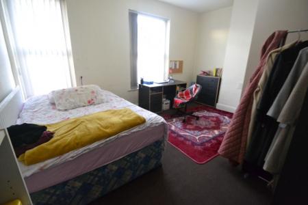 5 bedroom Semi-detached house to let in Beeston Road, Dunkirk, Nottingham, NG7