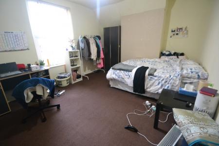 5 bedroom Semi-detached house to let in Beeston Road, Dunkirk, Nottingham, NG7