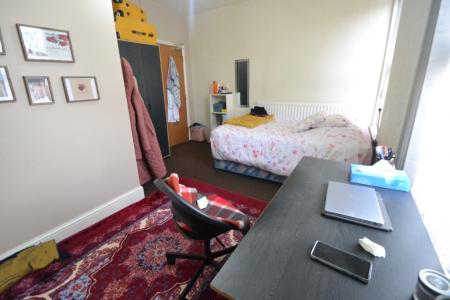 5 bedroom Semi-detached house to let in Beeston Road, Dunkirk, Nottingham, NG7