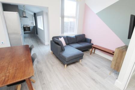 5 bedroom Terraced House to let in City Road, Dunkirk, Nottingham, NG7