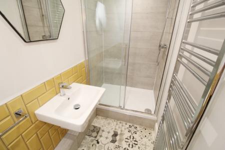 5 bedroom Semi-detached house to let in City Road, Dunkirk, Nottingham, NG7