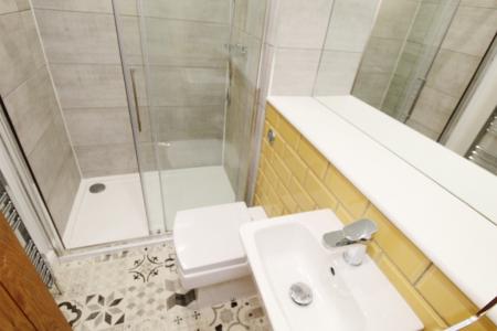 5 bedroom Semi-detached house to let in City Road, Dunkirk, Nottingham, NG7