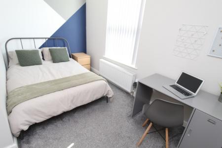 5 bedroom Semi-detached house to let in City Road, Dunkirk, Nottingham, NG7