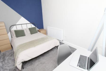 4 bedroom Semi-detached house to let in City Road, Dunkirk, Nottingham, NG7