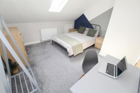 4 bedroom Semi-detached house to let in City Road, Dunkirk, Nottingham, NG7
