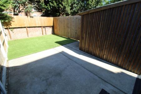 4 bedroom Semi-detached house to let in City Road, Dunkirk, Nottingham, NG7