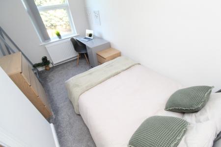 4 bedroom Semi-detached house to let in City Road, Dunkirk, Nottingham, NG7