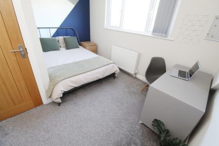 4 bedroom Semi-detached house to let in City Road, Dunkirk, Nottingham, NG7