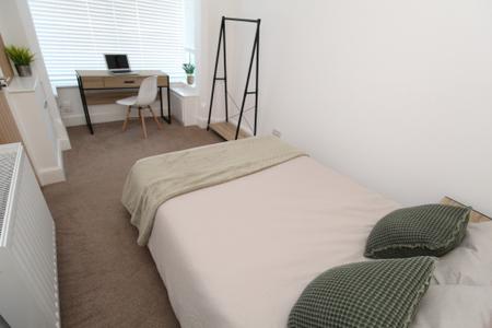 5 bedroom Detached house to let in Claude Street, Dunkirk, Nottingham, NG7