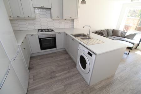 5 bedroom Detached house to let in Claude Street, Dunkirk, Nottingham, NG7