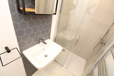 5 bedroom Detached house to let in Claude Street, Dunkirk, Nottingham, NG7