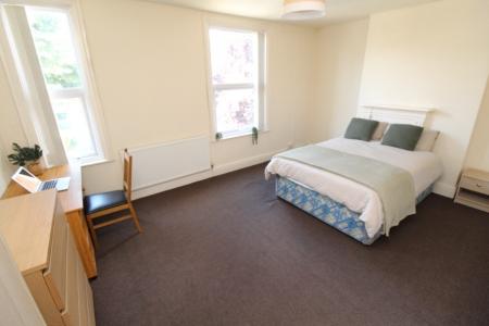 4 bedroom Detached house to let in Ella Road, West Bridgford, NG2