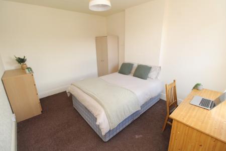 4 bedroom Detached house to let in Ella Road, West Bridgford, NG2