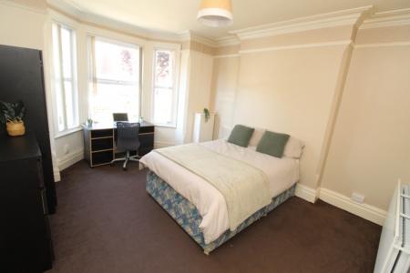 4 bedroom Detached house to let in Ella Road, West Bridgford, NG2