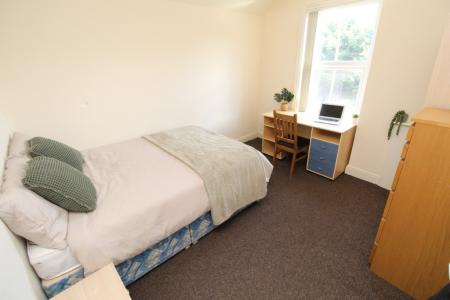 4 bedroom Detached house to let in Ella Road, West Bridgford, NG2