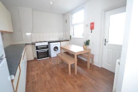 5 bedroom Detached house to let in Epperstone Road, West Bridgford, NG2