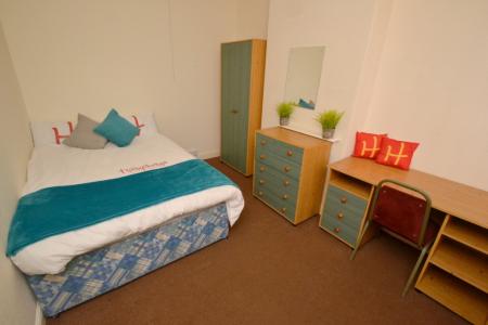 4 bedroom Semi-detached house to let in Hawksworth Road, West Bridgford, NG2