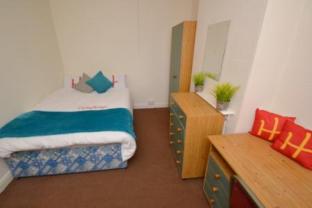 4 bedroom Semi-detached house to let in Hawksworth Road, West Bridgford, NG2