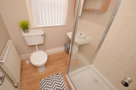 4 bedroom Semi-detached house to let in Hawksworth Road, West Bridgford, NG2