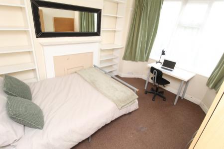 4 bedroom Semi-detached house to let in Highfield Road, Dunkirk, Nottingham, NG7