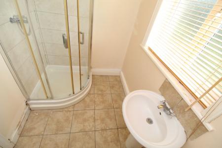 4 bedroom Semi-detached house to let in Highfield Road, Dunkirk, Nottingham, NG7