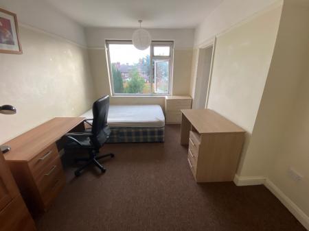 4 bedroom Semi-detached house to let in Marlborough Road, Nottingham, NG9